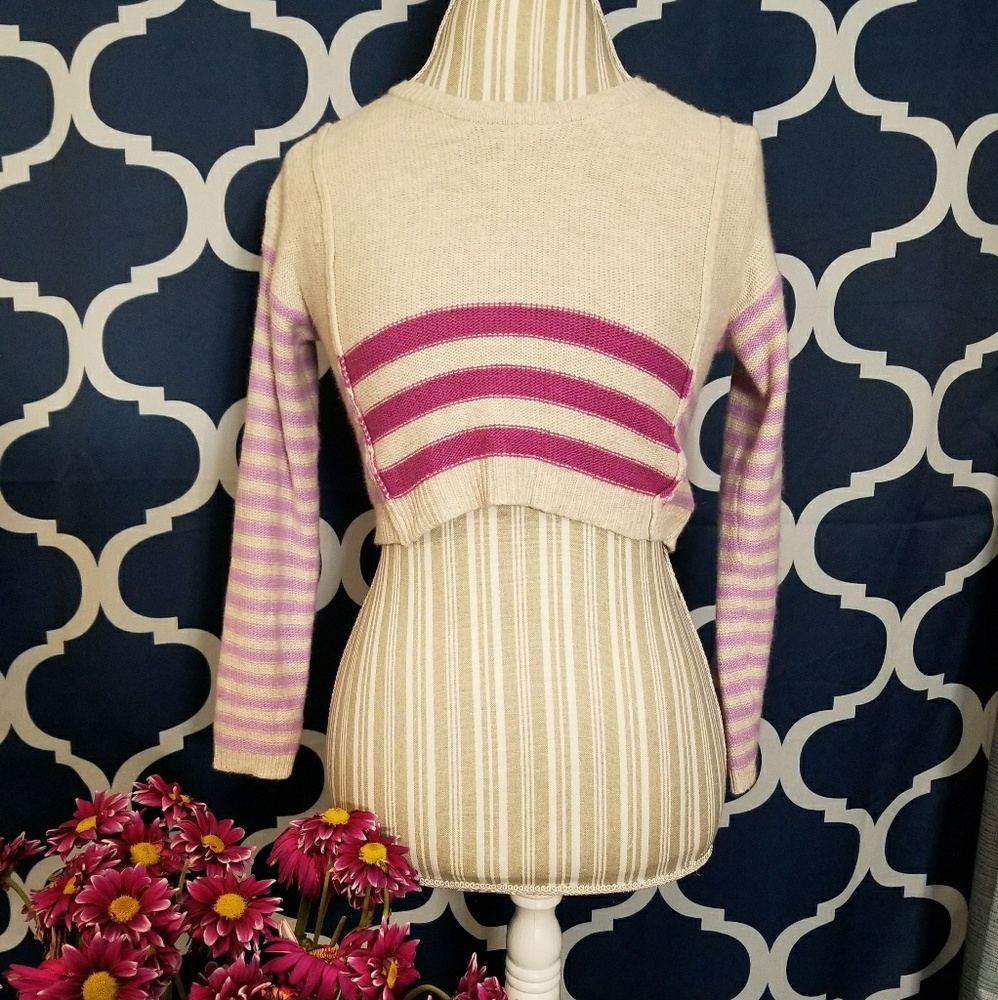 🌻🌺🌻NWT KNIT SWEATER CROP TOP!!